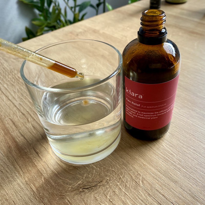 Kiara Schmerztinktur getestet von Julia Teichmann Kiara Schmerztropfen (Pain Relief)